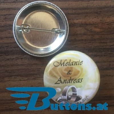 Button selbst gestalten mit Freunden