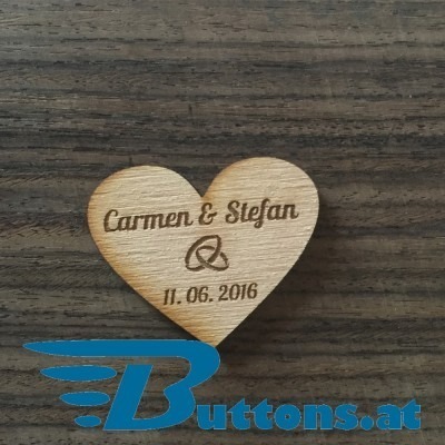 Holzbutton in Herzform