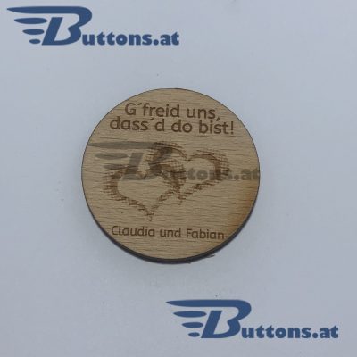 Biobuttons aus Holz für die Hochzeitsgäste