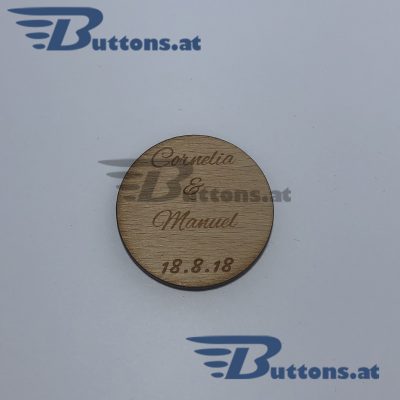 bio buttons aus holz für die hochzeit