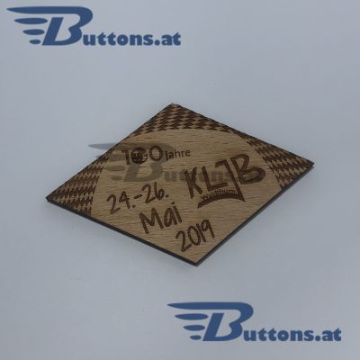 Holzbuttons in Wunschform