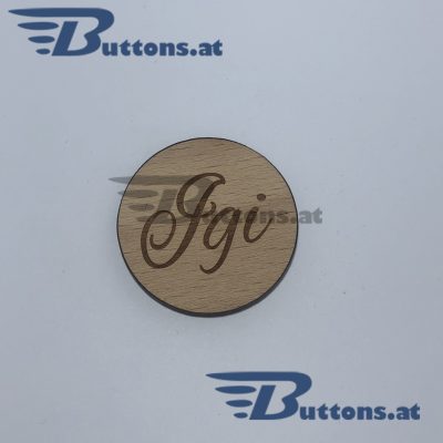 Biobuttons mit individuellen Namen aus Holz